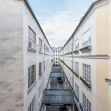 Beautiful Spacious At Bastille Apartment